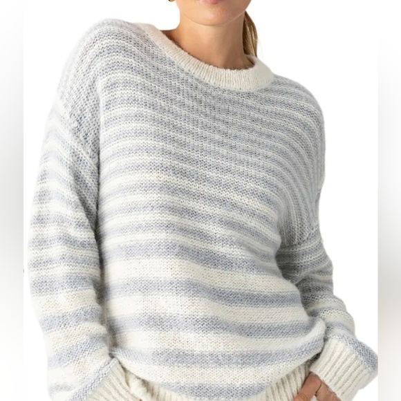 SanctuaryWomen's Fuzzy Long-Sleeve Tunic Sweater Size: Small - Picture 2 of 9